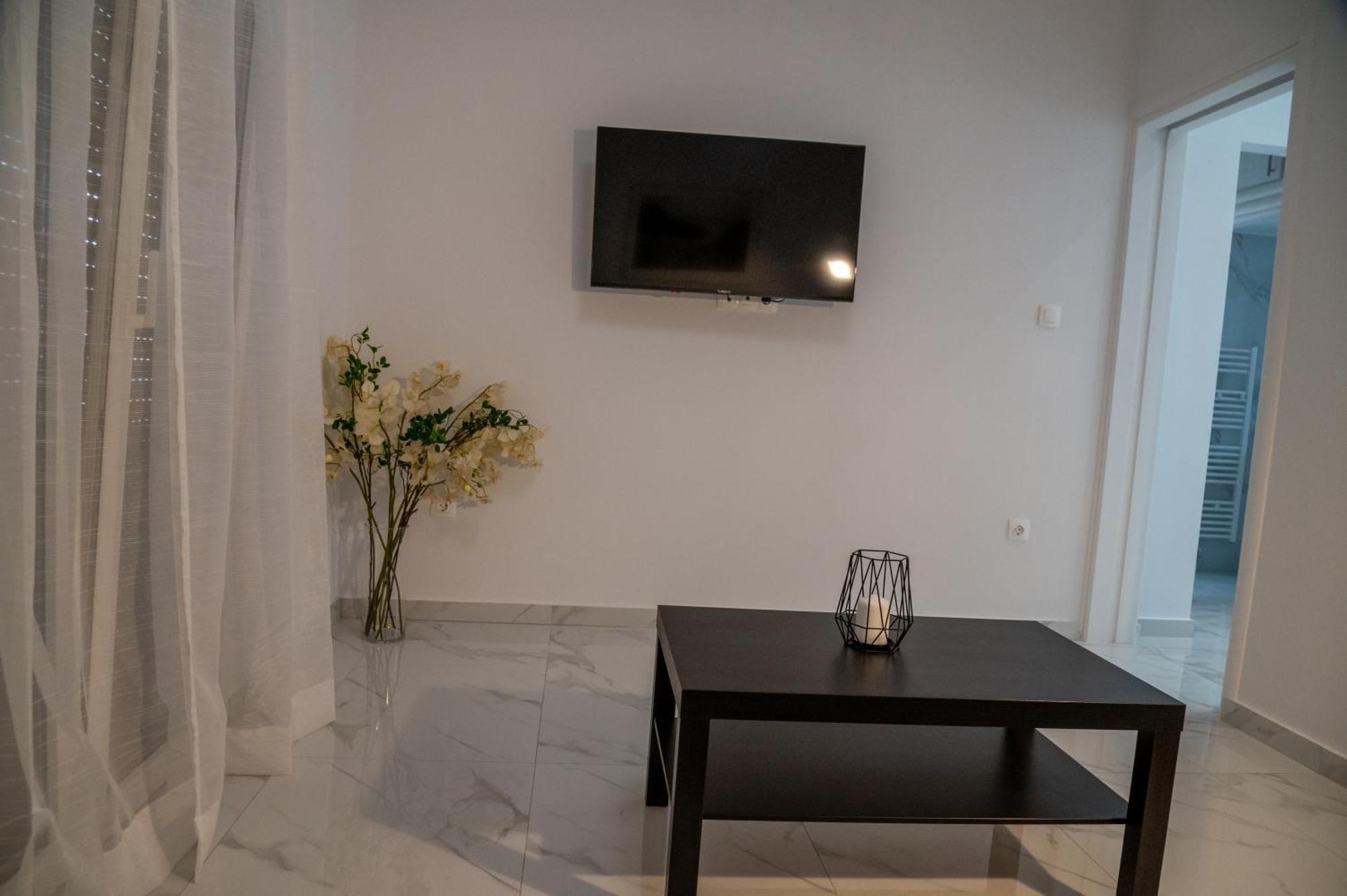 Central Apartment Near To Acropolis Area Athena Bagian luar foto