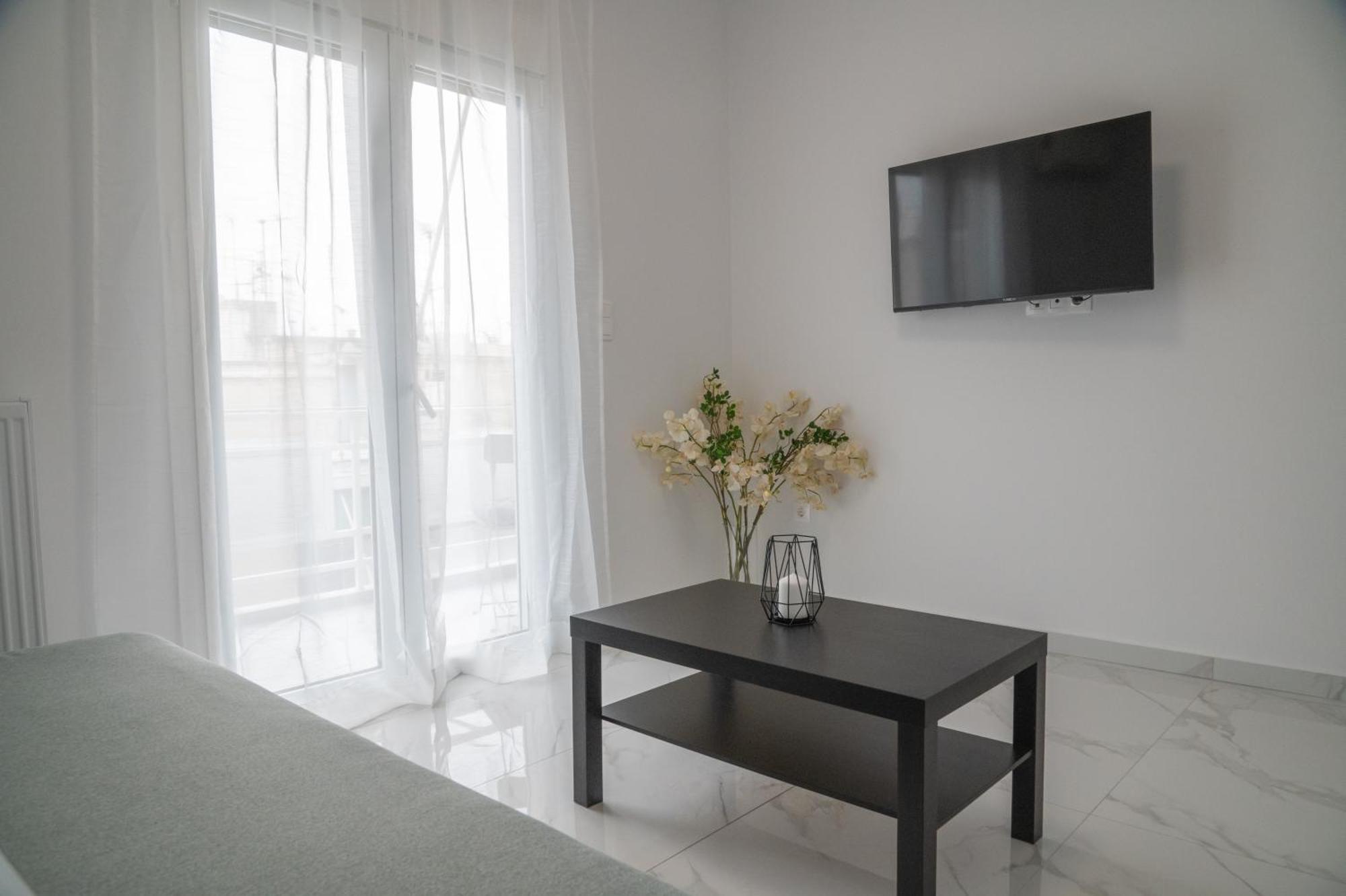 Central Apartment Near To Acropolis Area Athena Bagian luar foto